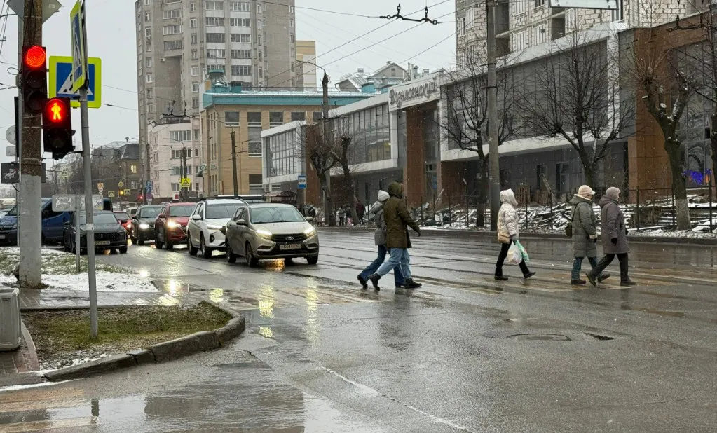 Шаг на «зебру» больше не аргумент? Вот когда водитель обязан уступить пешеходу - запомните раз и на всю жизнь