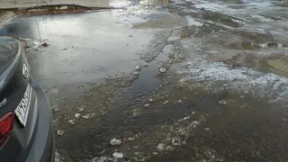 Студенты не могут войти в здание : в Рязани затопило территорию одного из техникумов