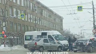 ДТП в Рязани: на перекрёстке столкнулись маршрутка и иномарка 
