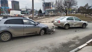В Рязани на Московском шоссе при столкновении легковушек пострадали два человека