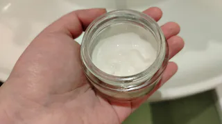 Война с кожей: как домашние чистки и скрабы усугубляют акне и мешают настоящему лечению — объясняют жителям Татарстана 