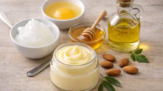 Намазала лицо домашним кремом из 4 ингредиентов — морщины ушли быстрее, чем ожидала