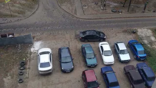 "Куда теперь ставить свои машины?" - у жителей 16-этажного дома "отобрали" парковочные места