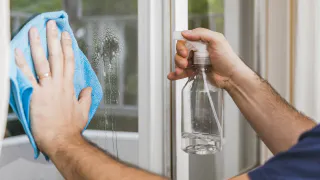 Одна чайная ложка — и окна не мою до глубокой осени: бюджетный лайфхак для ленивых