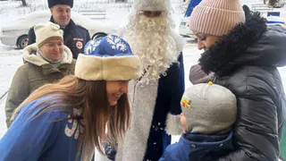 Во Владимире полицейский Дед Мороз вновь пришёл к детям