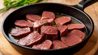 Залила печень кипятком и добавила горчицу: теперь всегда так готовлю – мягче, сочнее и вкуснее печенки еще не пробовала, делюсь