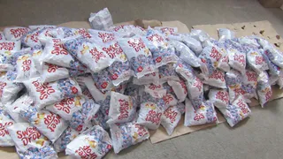 Сладкая контрабанда: челябинские таможенники пресекли попытку ввезти в Россию 300 кг конфет