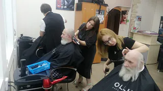 Парикмахеры Чувашии бесплатно стригут пожилых и вынужденных переселенцев