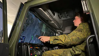 В Пензе  «гвардейцев» обучают технике вождения на автотренажерах