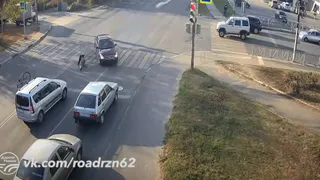 ДТП с велосипедистом в Песочне попало на видео