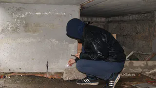 "Я думал они накинутся на меня с кулаками" - рязанец столкнулся с закладчиками возле своего подъезда