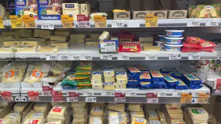 Ищу на упаковке такие знаки: выбираю самый вкусный сыр и масло в магазине