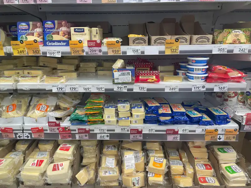 Ищу на упаковке такие знаки: выбираю самый вкусный сыр и масло в магазине