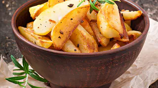 «Не порчу картошку – теперь знаю правильный способ»: оказывается я всю жизнь неправильно её жарила — подруга объяснила как надо