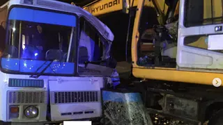 Опасный маневр: три человека пострадали в аварии с автобусом в Нижнекамске 