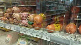 Не берите даже даром: В Роскачестве рассказали, какую колбасу вредно есть - продается в каждом магазине