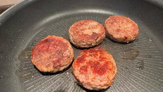 Теперь жарю котлеты по-новому: добавляю в фарш один секретный ингредиент и мясо получается пряное и сочное - аромат стоит на всю квартиру