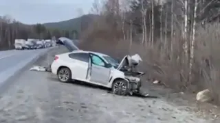 Водитель BMW X6 погиб на трассе М-5 в Челябинской области после столкновения с фурой