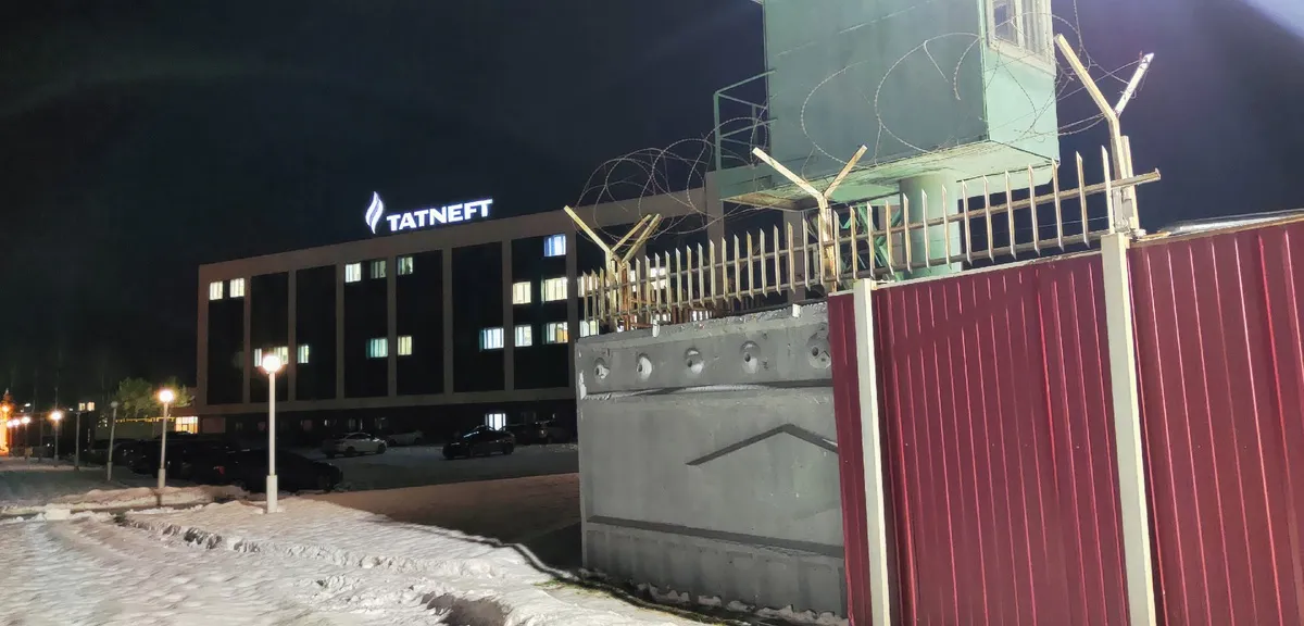 «Люди ходят утром и вечером по вытоптанной узкой тропинке, скользкой, кривой»