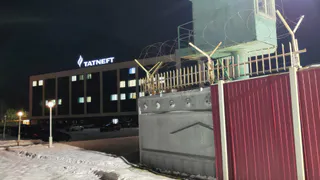 «Люди ходят утром и вечером по вытоптанной узкой тропинке, скользкой, кривой»