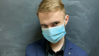 Нужна не только маска, но и двухкомнатная квартира: в России изменили правила лечения коронавируса на дому