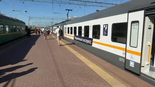 Зачем они постоянно так делают: купили с семьей 3 места в купе, а четвертое тут же заняли - маразм из поезда