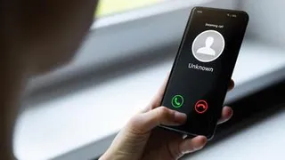 Пенсионерку обокрали, обвинив ее в пособничестве терроризму