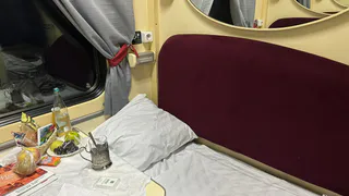 «Зачем они так делают?»: семья купила три места в купе и тут же кто-то занял четвертое - раскрываем схему тайных манипуляций