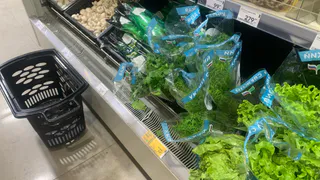 Эта зелень помогает при отеках, замедляет старение и успокаивает нервы: добавляю в салаты и блюда