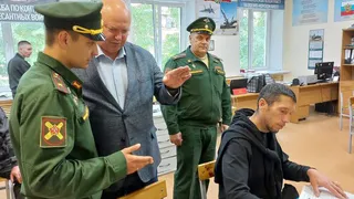 Депутат Госдумы Красов побывал в Рязани в пункте отбора на военную службу по контракту