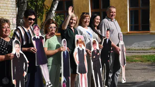 Жуткое зрелище: на линейку в сасовской школе принесли картонные фигуры детей