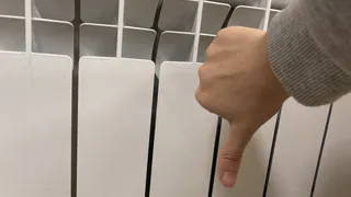 «Нас игнорируют». Жители дома в Горроще мучаются с едва тёплыми батареями