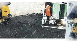 Администрация рассказала зачем нужно укладывать асфальт во время снегопада