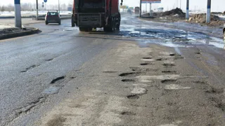 “Доберись до работы, не сломав автомобиль”: подборка улиц, где дороги стали только хуже