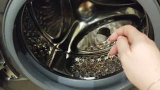 Вот почему в манжете «стиралки» копится вода: 1 движение — и проблемы больше нет, вытирать ничего не надо