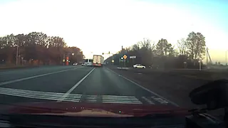 Момент столкновения автобуса и фуры попал на видео