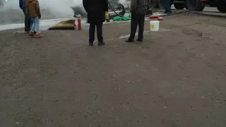 ЧП на улице Рязанской - на глазах у прохожих загорелся автомобиль Ауди