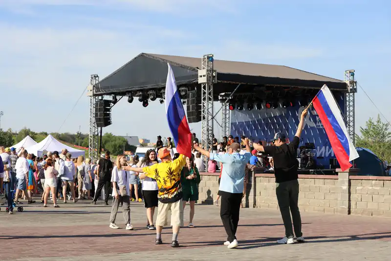 День России в Магнитогорске: народные гуляния, концерты и баттлы на набережной Урала