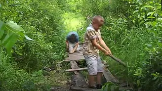 В Рязанской области дети отремонтировали старый мост