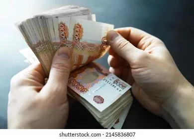 Стало известно, почему нельзя тратить зарплату в день ее получения