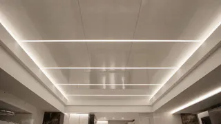 Натяжные потолки уже не модно: предлагаю 4 современных решения для трендового ремонта