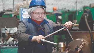 Соцфонд проводит перерасчет страховых пенсий работающих пенсионеров