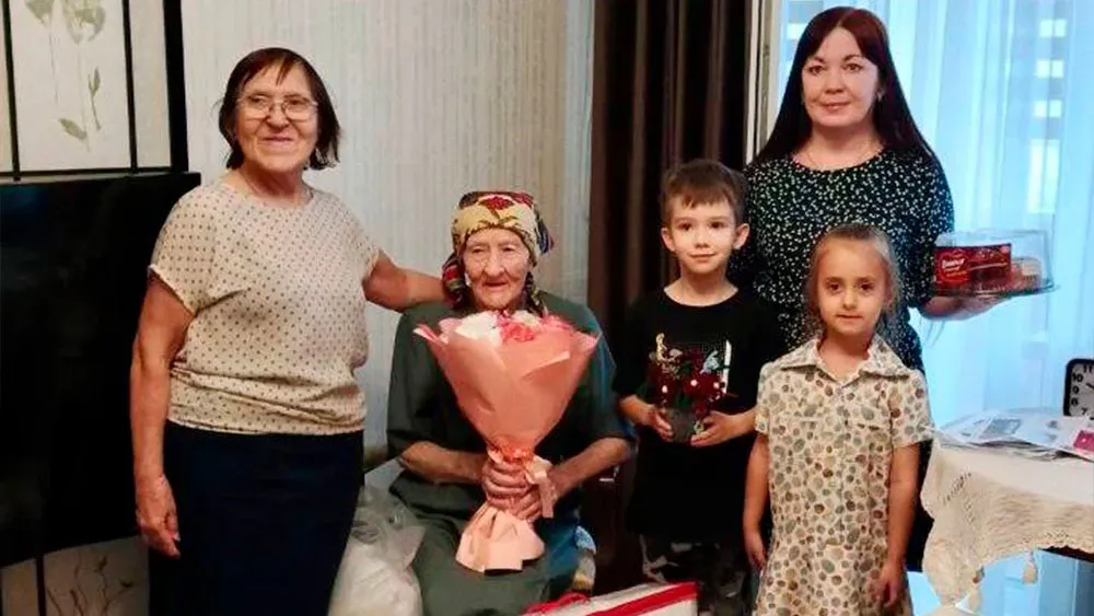 В Нижнекамске отметила свой 95-й день рождения ветеран трудового фронта Екатерина Васильева