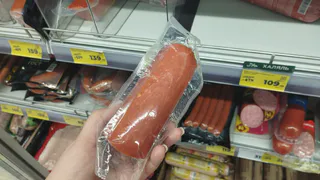 Гадость из муки и сои: Росконтроль выявил бренды колбасы, которые лучше не покупать