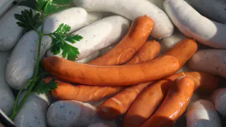 «Не вздумайте брать даже по акции»: Роскачество назвало марки сосисок, которые не надо покупать