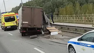 Фура врезалась в уборочную машину на Северной окружной