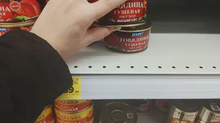 Купила 3 банки дешевой тушенки: открыла и честно рассказываю, как выглядит и можно ли есть