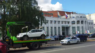 Подошел к авто, а его уже загружают на эвакуатор - инспектор отказывается возвращать. Вот когда по закону обязаны отдать машину