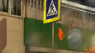 Сезон сосулек открыт: жители Владимира начали жаловаться на опасные ледяные навесы