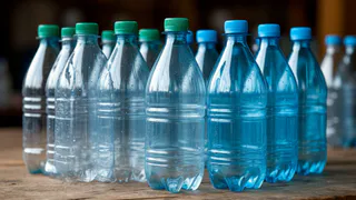 Пластиковые бутылки не выкидываю: разрезаю на 3 части и получаю очень полезную вещь — теперь не могу без нее в хозяйстве